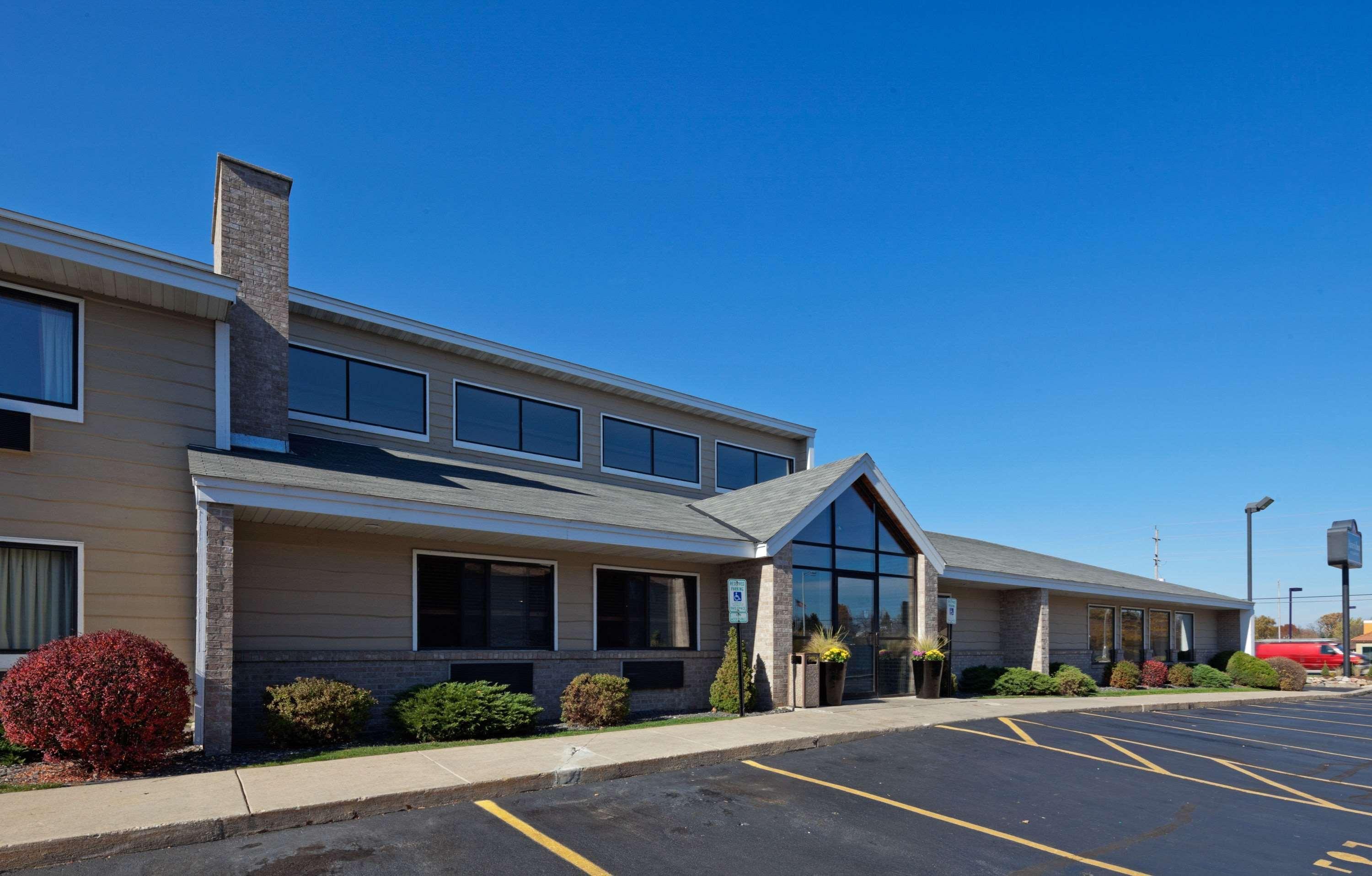 Americinn By Wyndham Hartford Wi Екстериор снимка