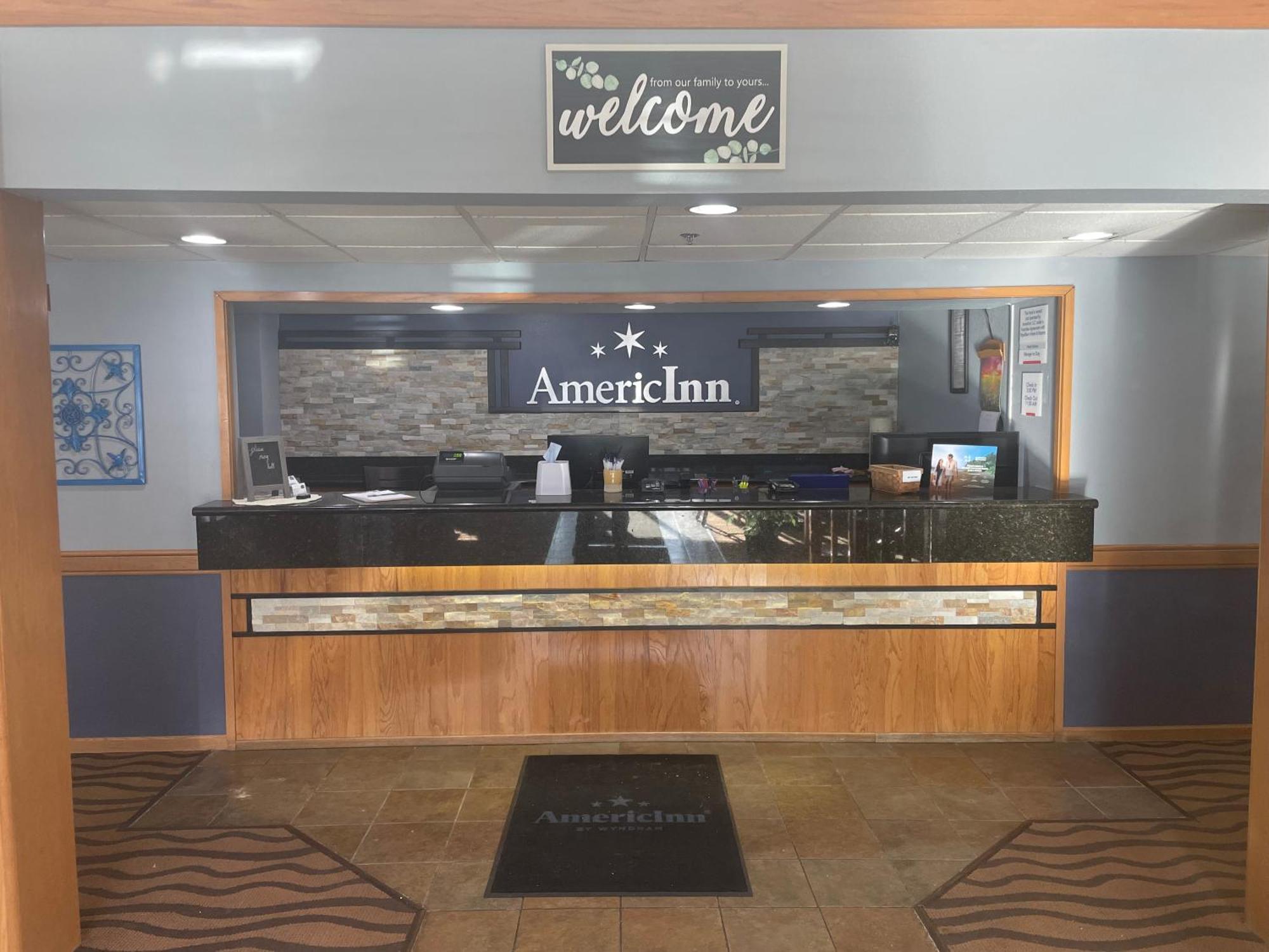Americinn By Wyndham Hartford Wi Екстериор снимка