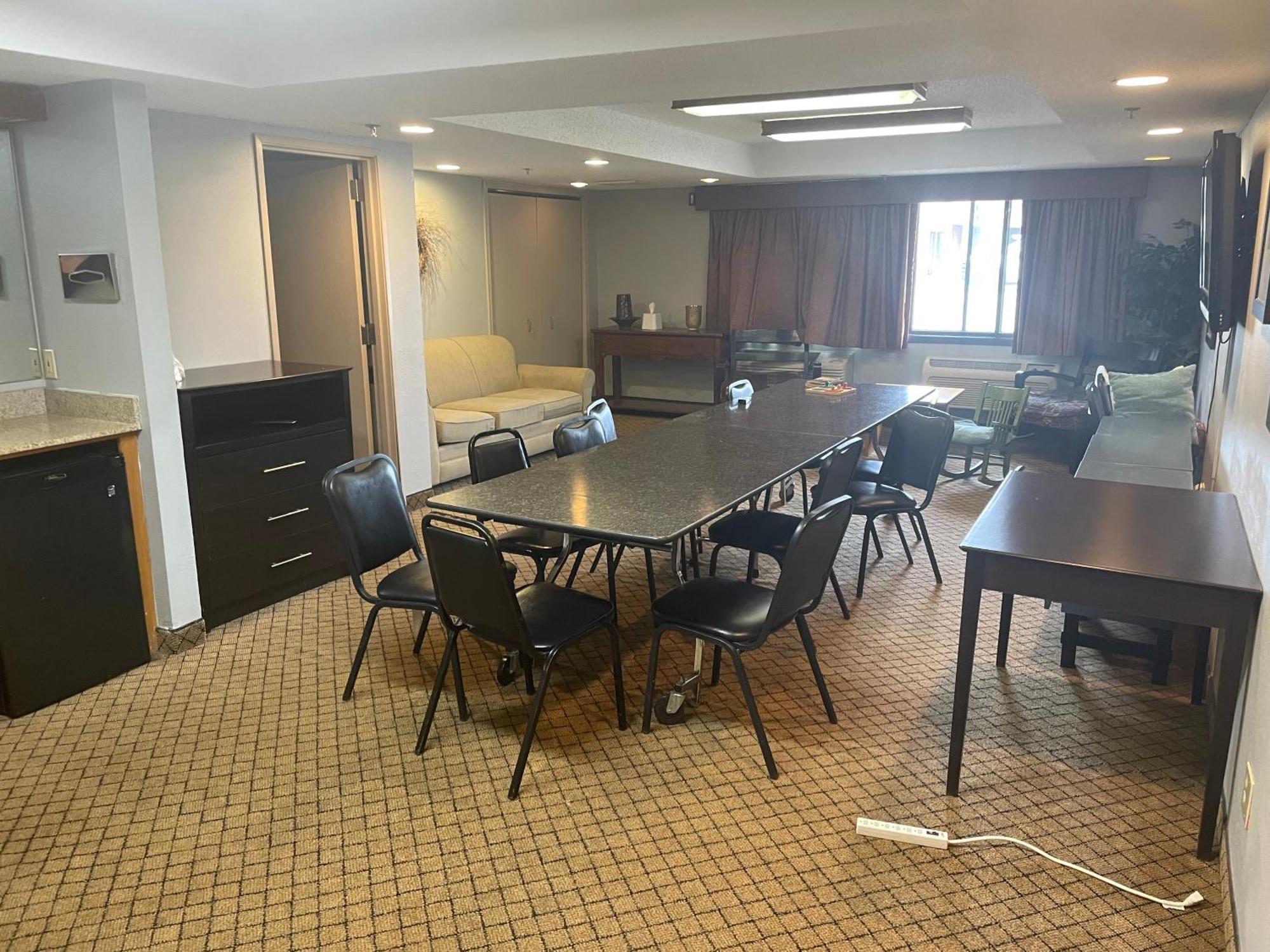 Americinn By Wyndham Hartford Wi Екстериор снимка