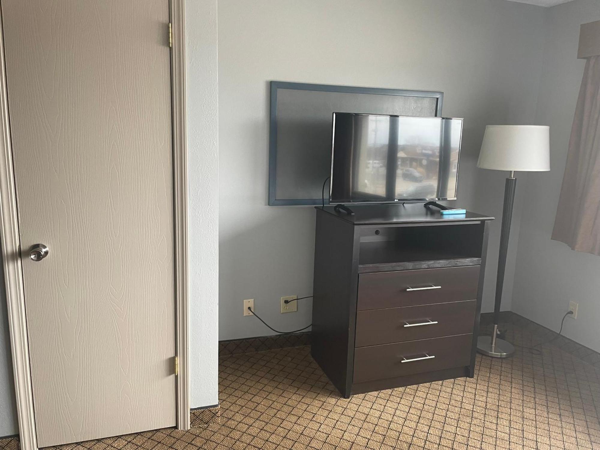 Americinn By Wyndham Hartford Wi Екстериор снимка