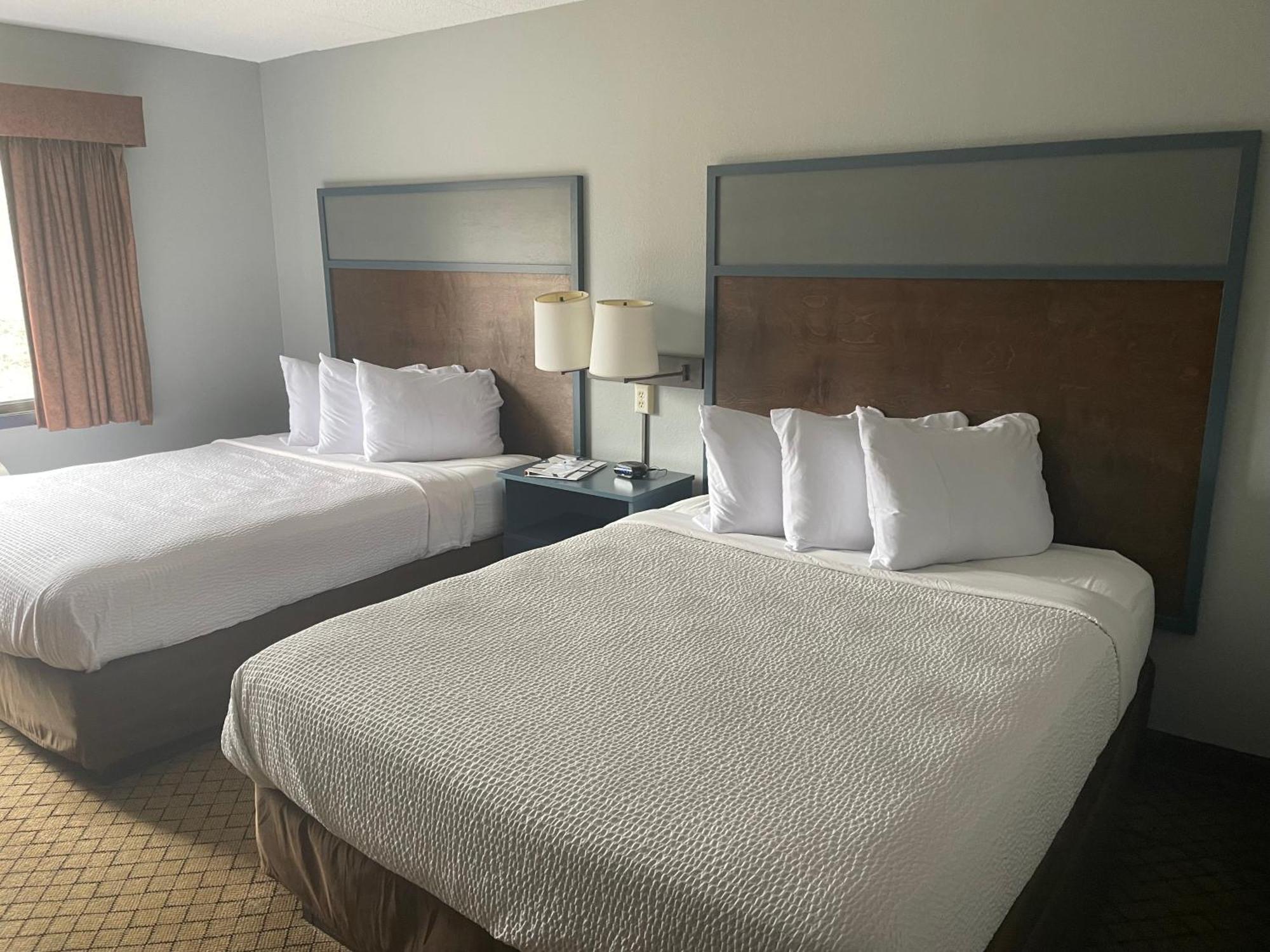 Americinn By Wyndham Hartford Wi Екстериор снимка