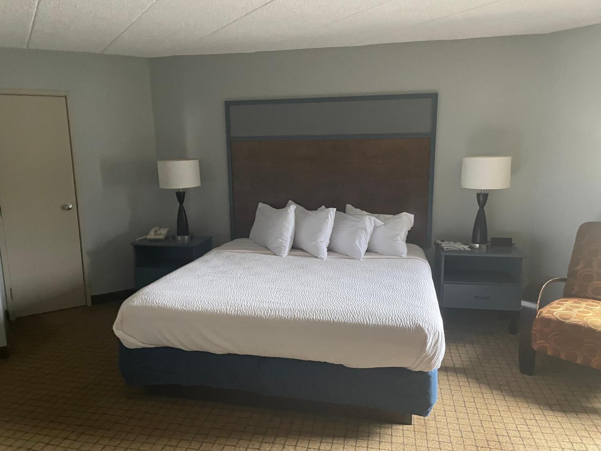 Americinn By Wyndham Hartford Wi Екстериор снимка