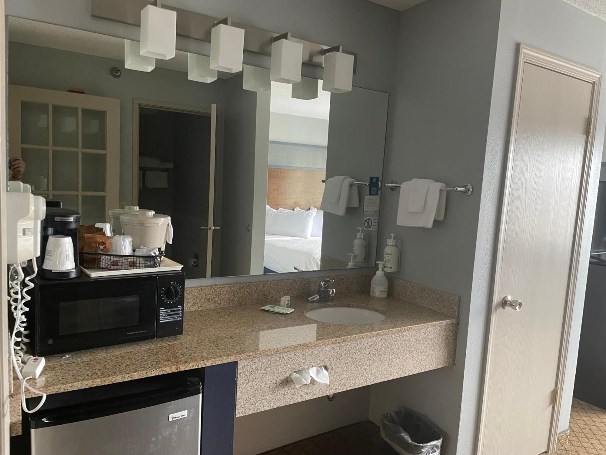 Americinn By Wyndham Hartford Wi Екстериор снимка