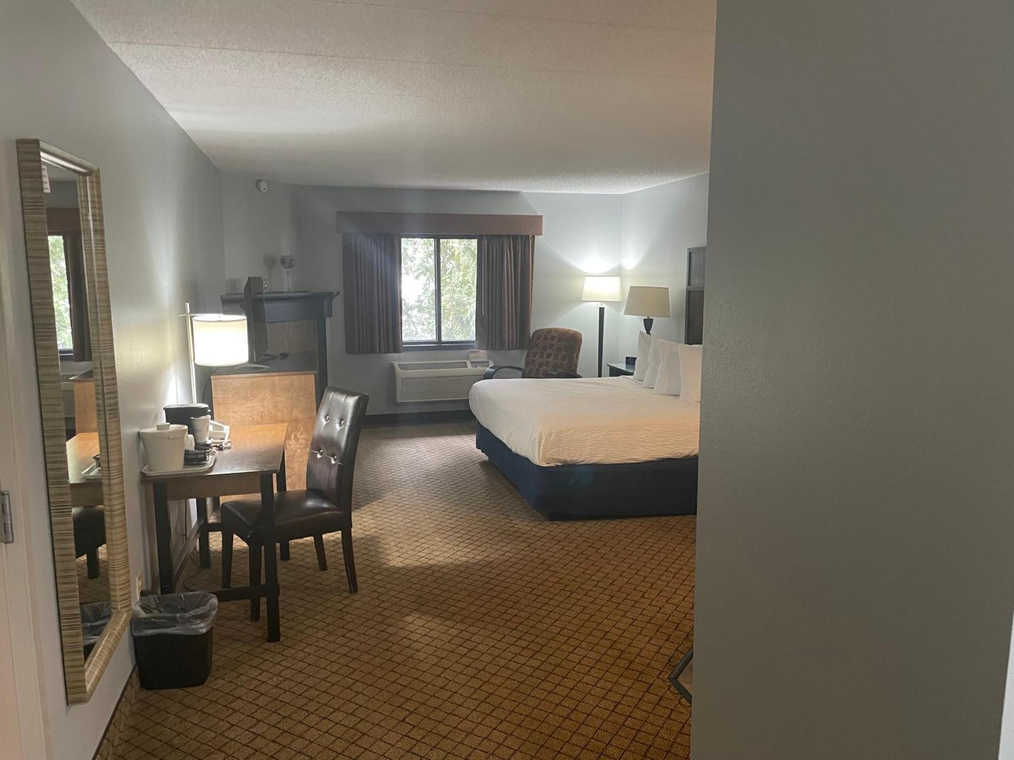 Americinn By Wyndham Hartford Wi Екстериор снимка