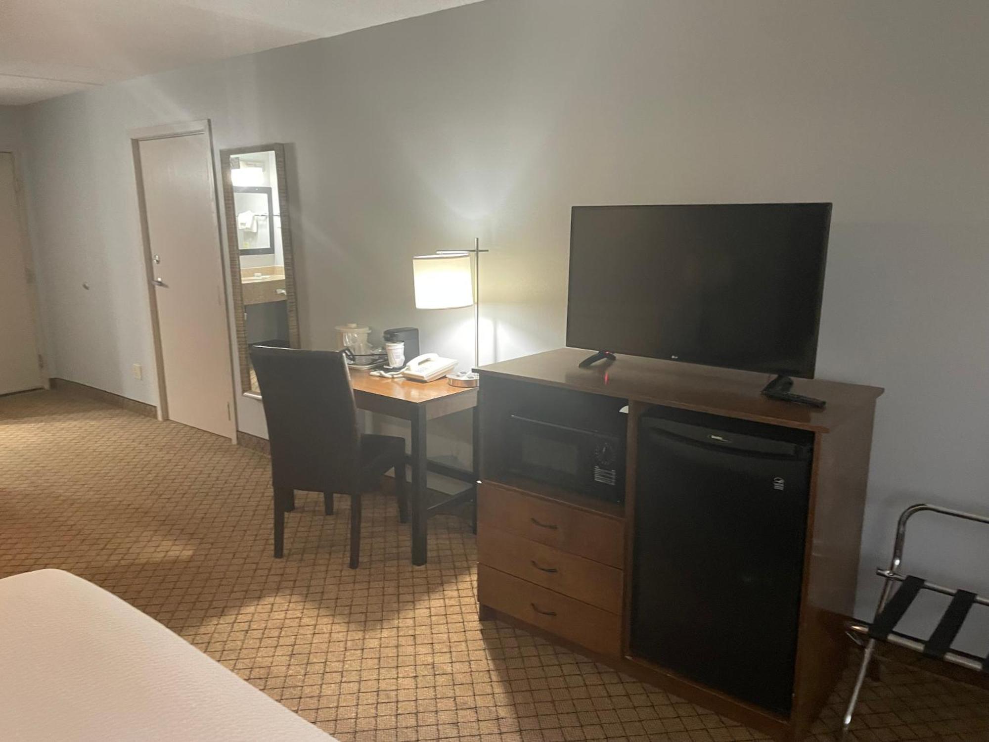Americinn By Wyndham Hartford Wi Екстериор снимка