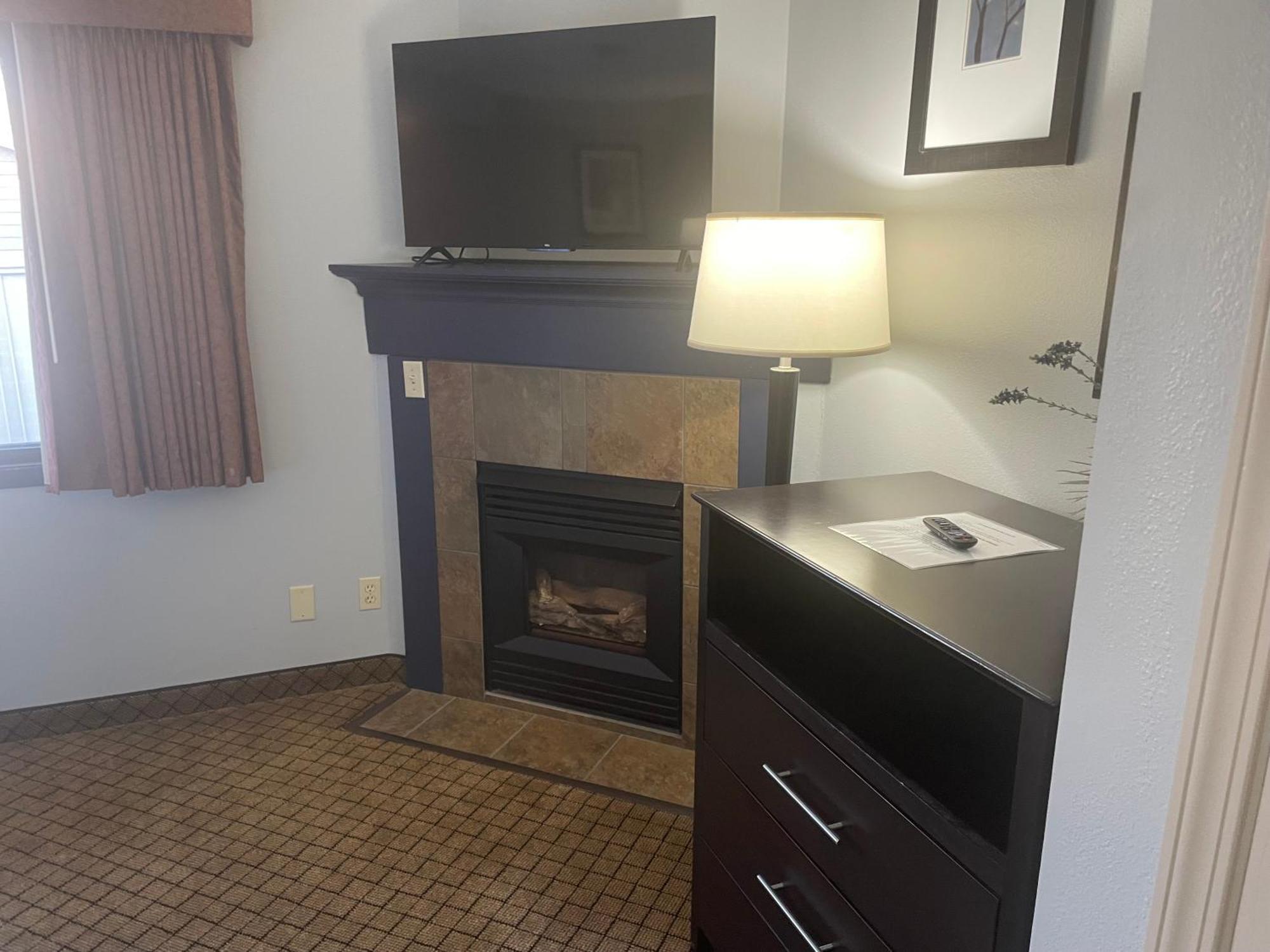 Americinn By Wyndham Hartford Wi Екстериор снимка