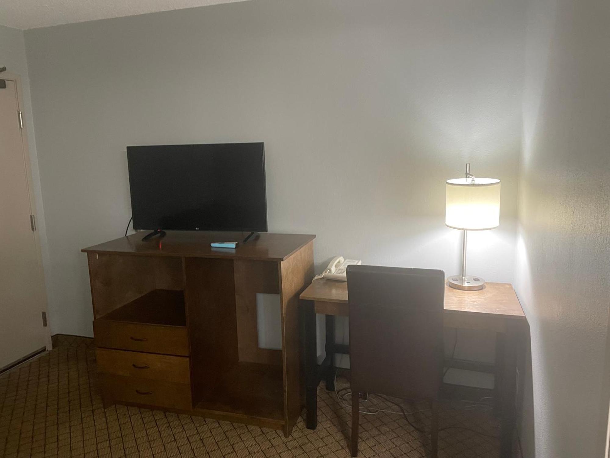 Americinn By Wyndham Hartford Wi Екстериор снимка