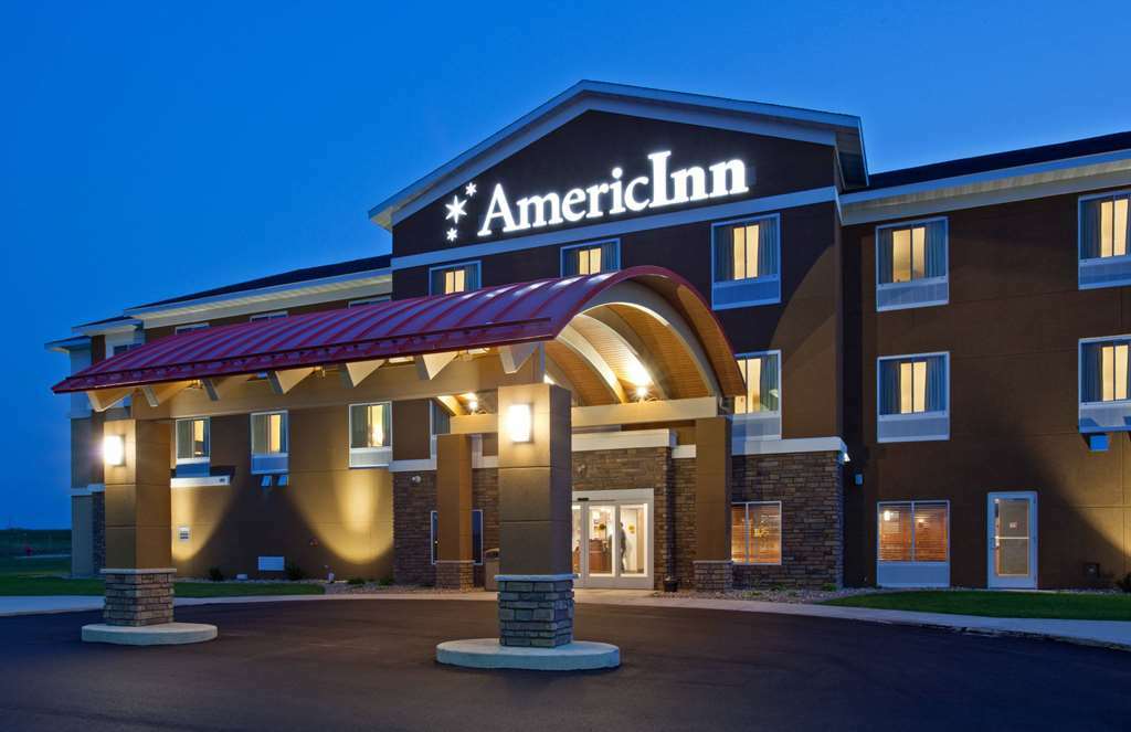 Americinn By Wyndham Hartford Wi Екстериор снимка